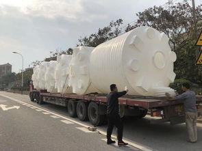 七大工廠儲(chǔ)罐裝車(chē)現(xiàn)場(chǎng)圖 石化物流運(yùn)輸?shù)母咝c嚴(yán)謹(jǐn)